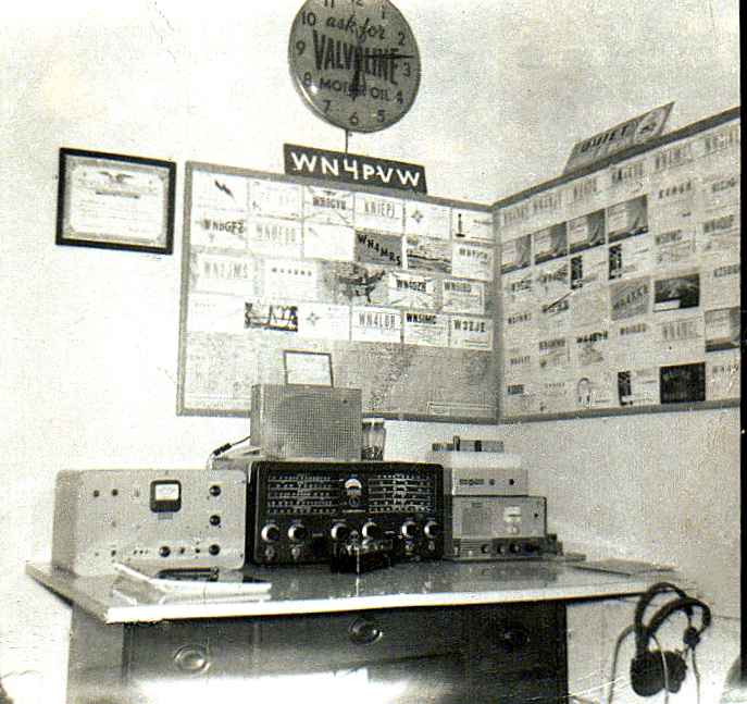 Hallicrafters SX-71 in K5LN novice hamshack